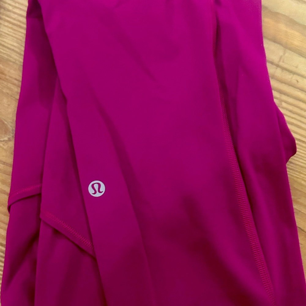 Fast and free with pockets 
MINT CONDITION SZ 6